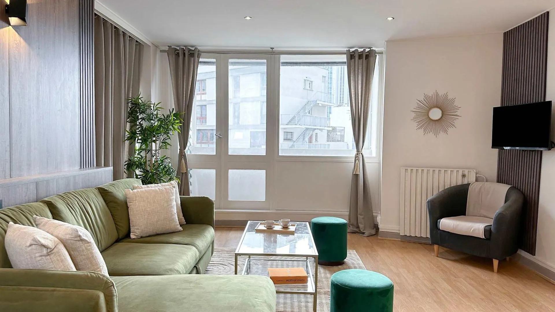 Spacious & Luxurious Flat In Montparnasse Paris France