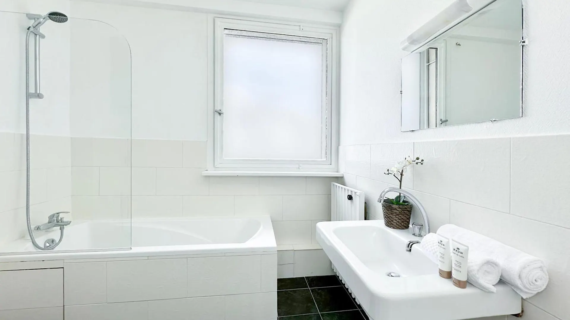 Spacious & Luxurious Flat In Montparnasse Paris