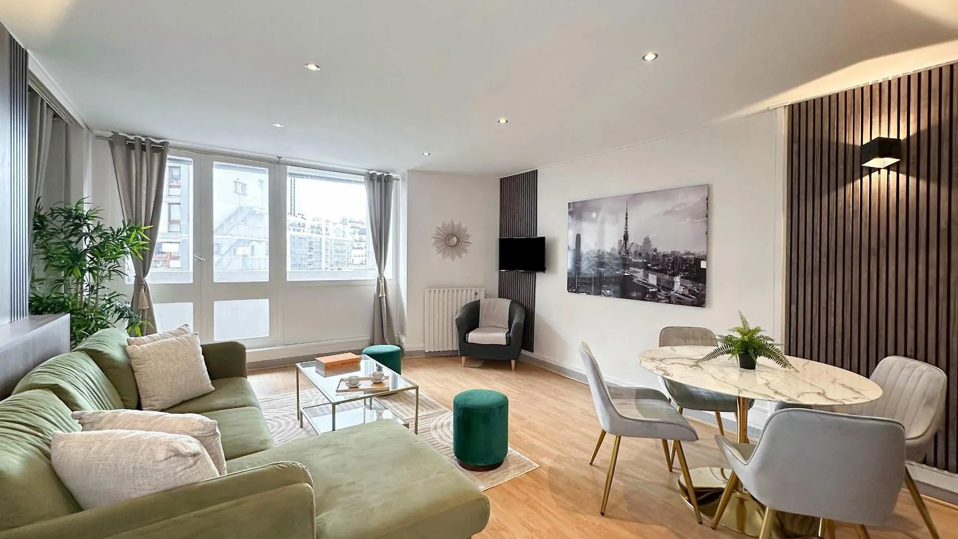 Spacious & Luxurious Flat In Montparnasse contacts